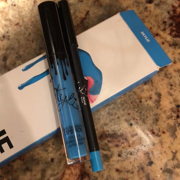 Kylie - ‘Skylie’ Lip Kit - Picture 2 of 2